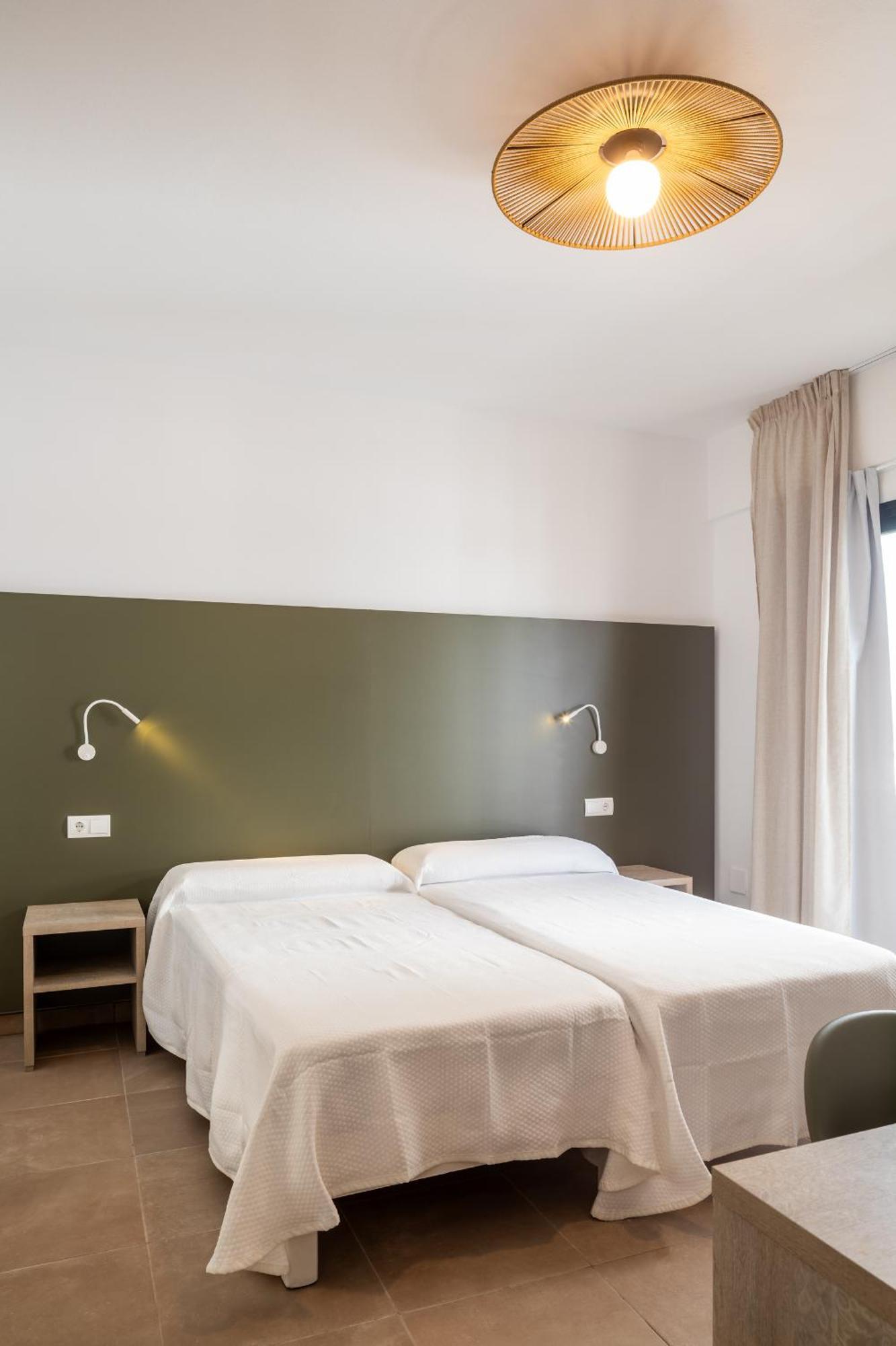 Hostal Alicante Sant Antoni de Portmany Extérieur photo