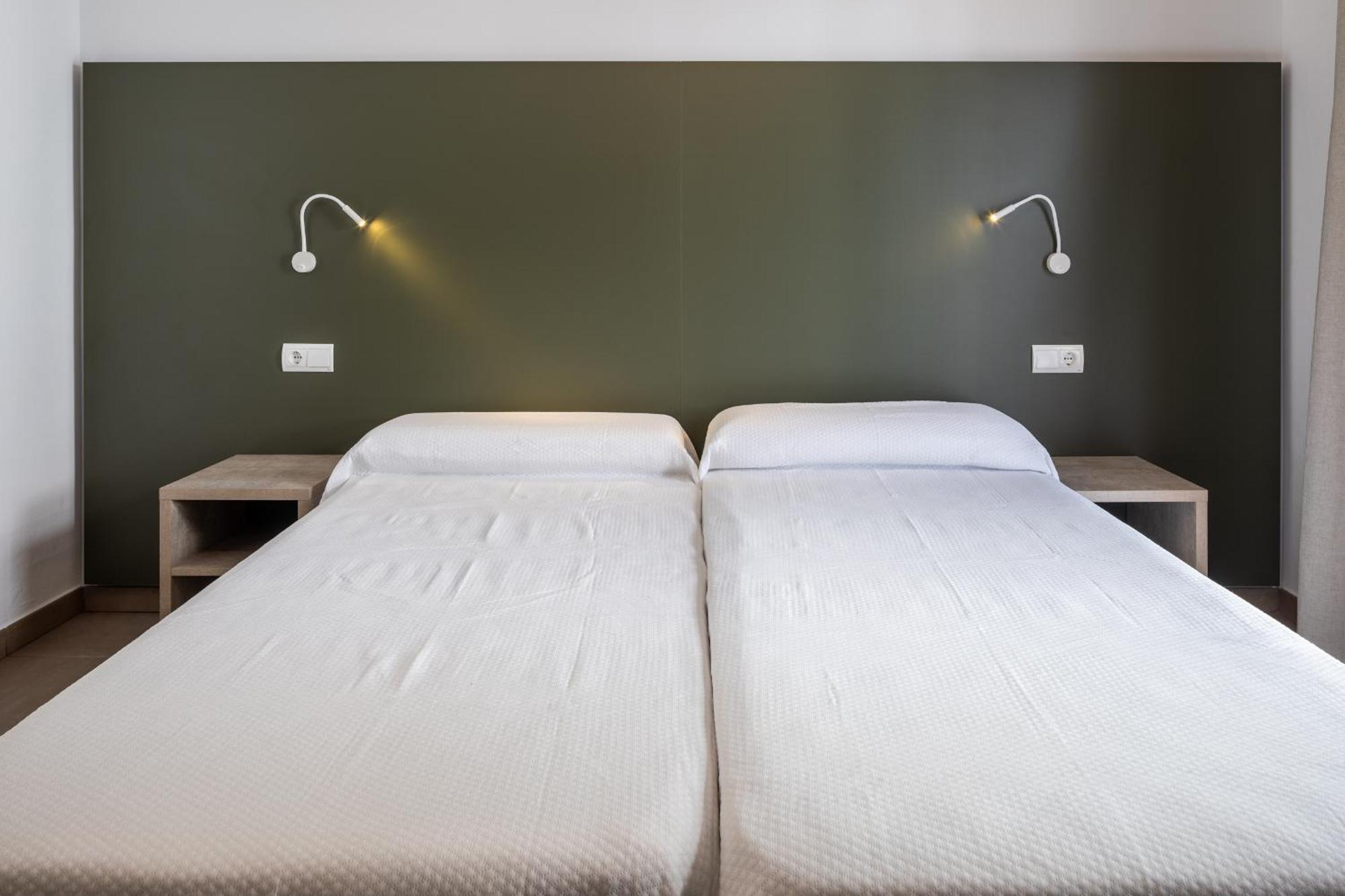 Hostal Alicante Sant Antoni de Portmany Extérieur photo