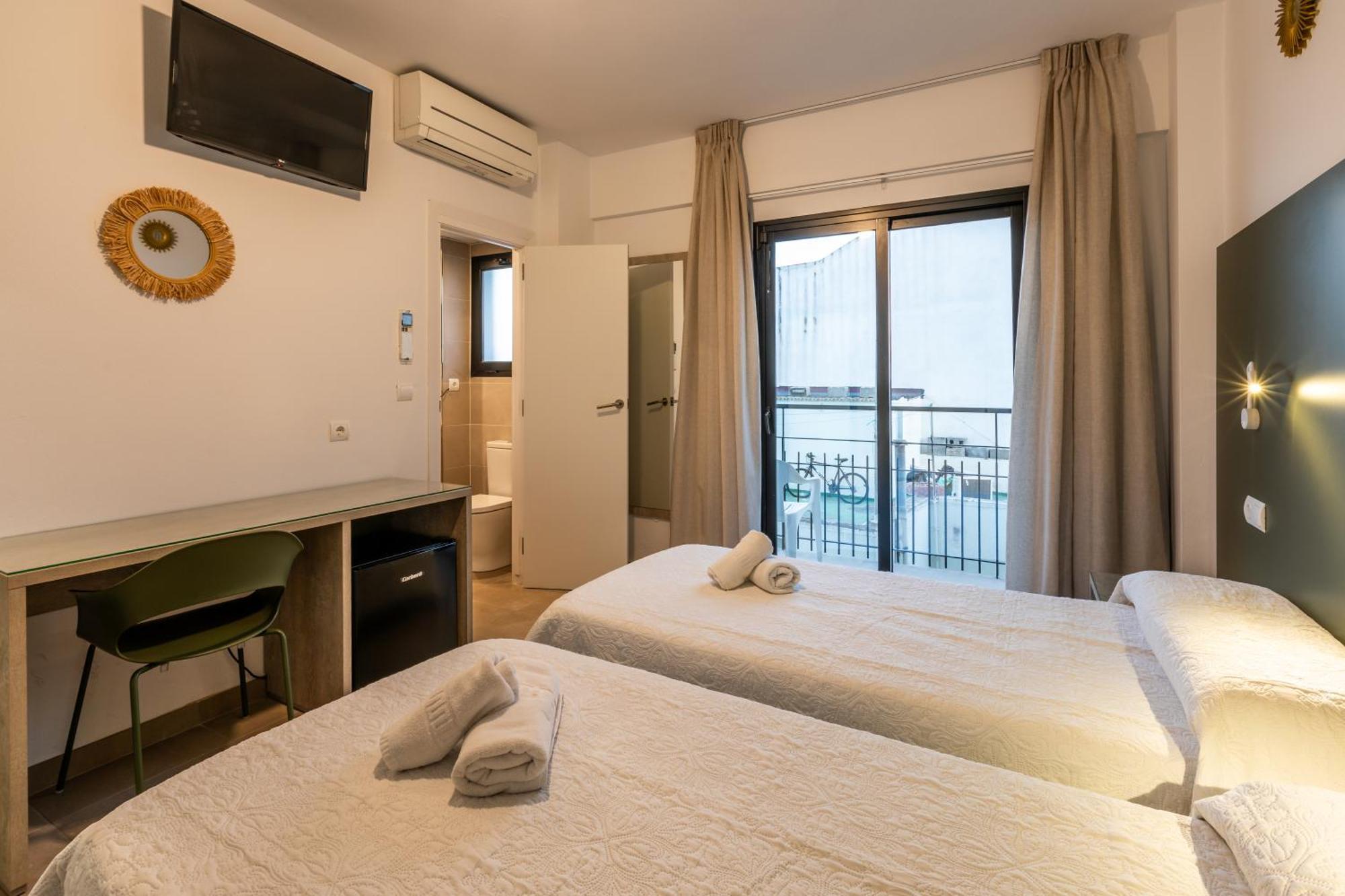 Hostal Alicante Sant Antoni de Portmany Extérieur photo