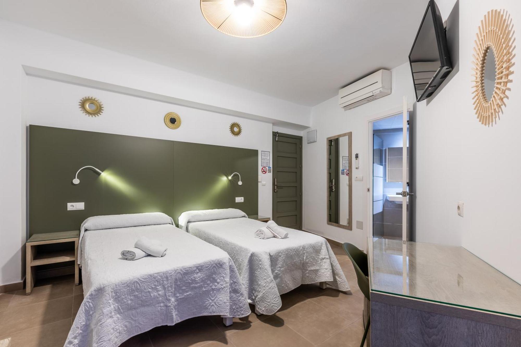 Hostal Alicante Sant Antoni de Portmany Extérieur photo