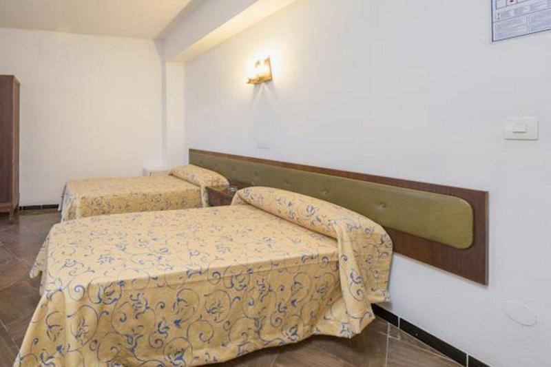 Hostal Alicante Sant Antoni de Portmany Extérieur photo